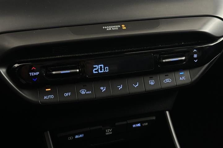 Grå Hyundai i20 fra 2021