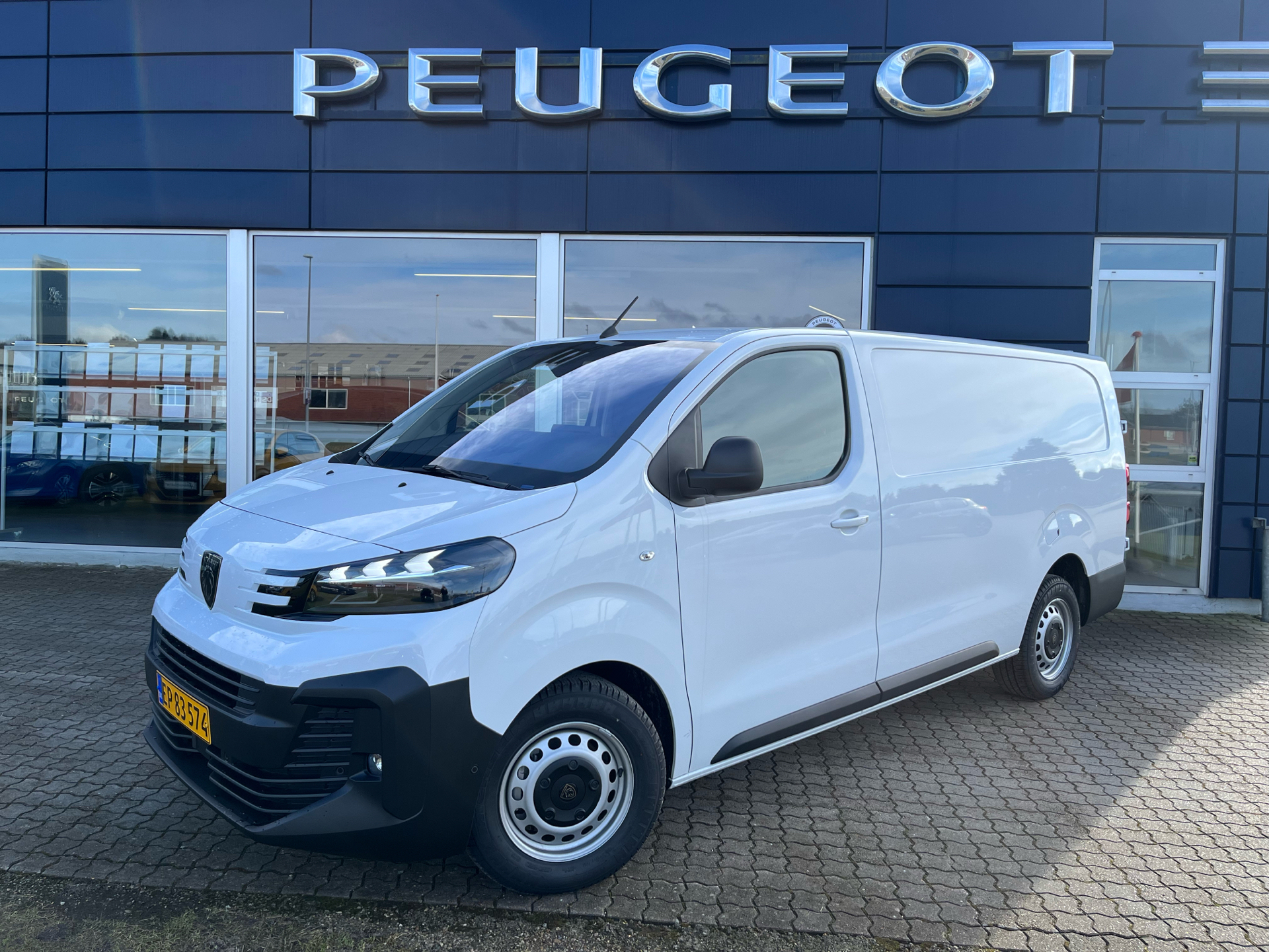 Peugeot EXP PRE L3 HDi 144 EAT8