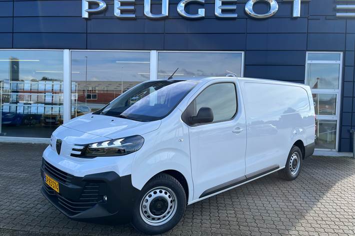 Hvid Peugeot Expert fra 2026 set udefra