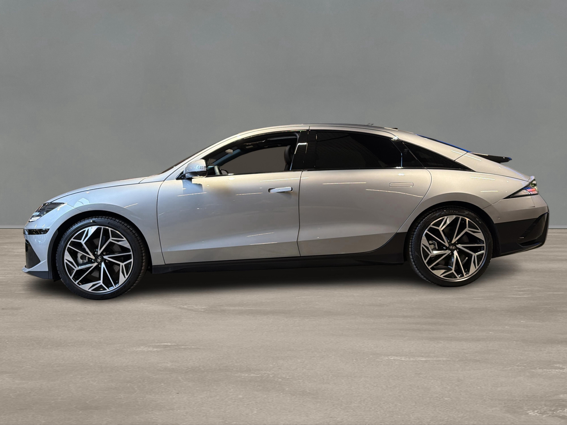 Hyundai Ioniq 6 Electric 77,4 kWh Ultimate 229HK Aut.