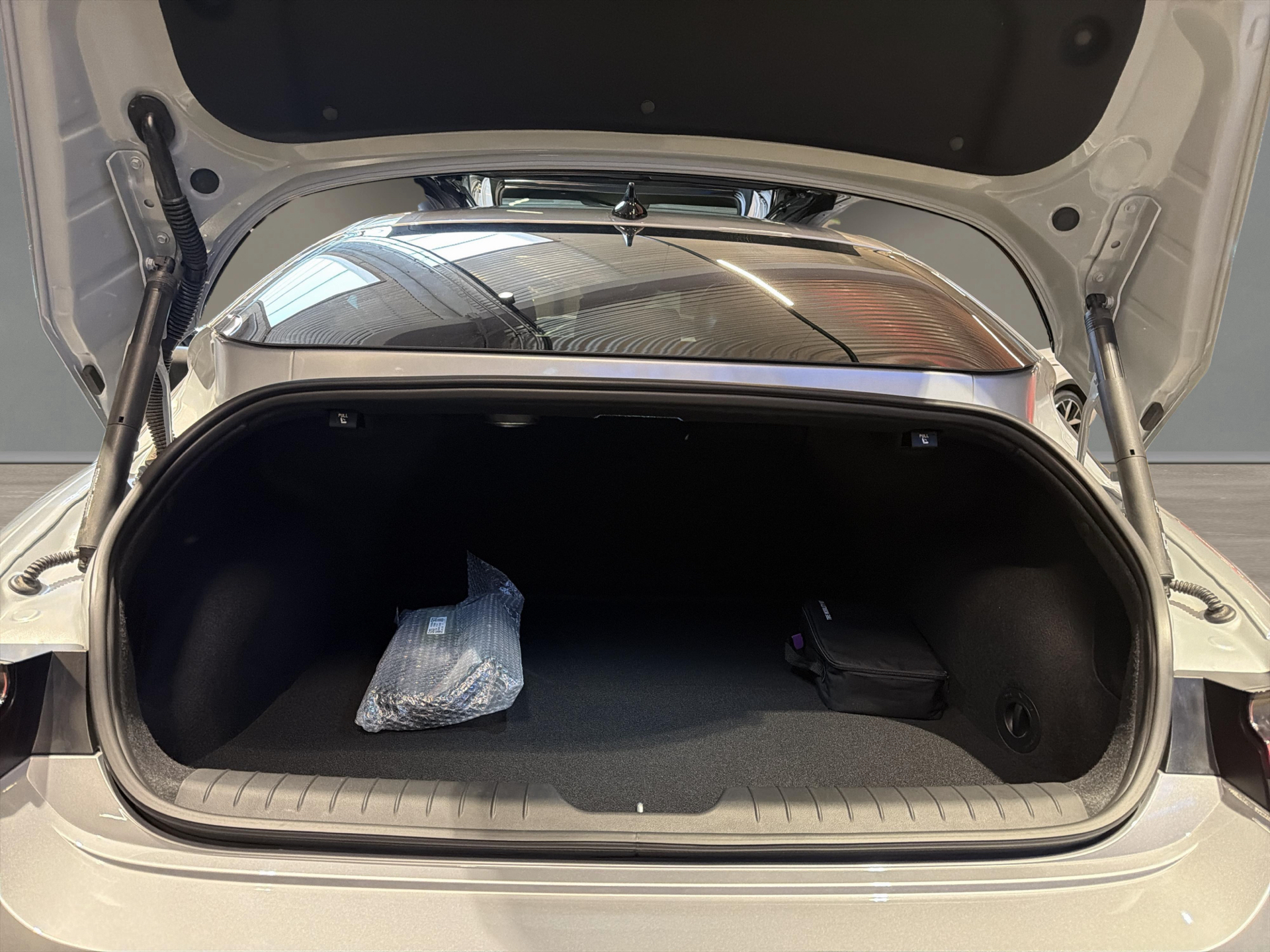 Hyundai Ioniq 6 Electric 77,4 kWh Ultimate 229HK Aut.