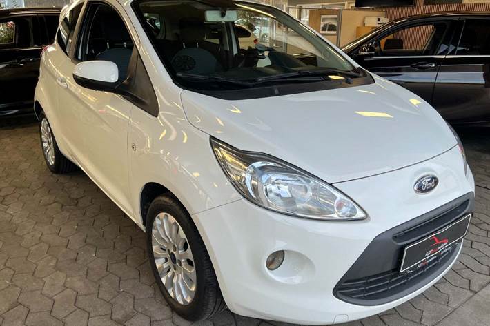 Hvid Ford Ka fra 2014 set udefra