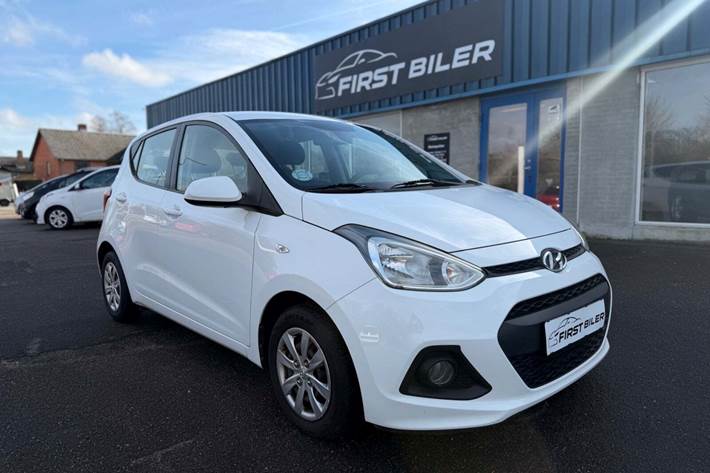 Grøn Hyundai i10 fra 2016 set udefra