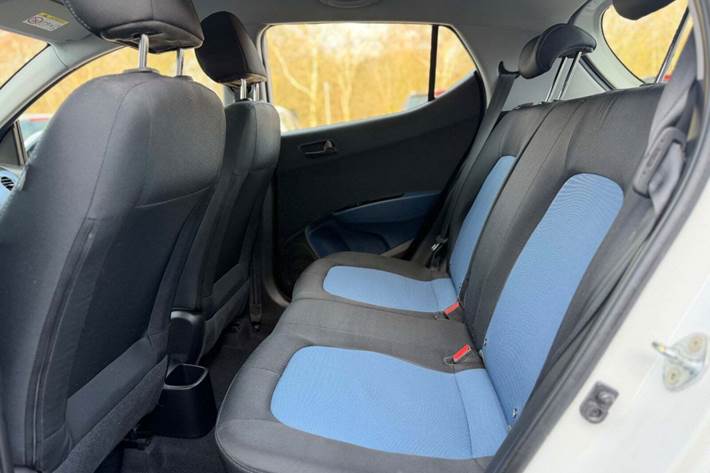 Grøn Hyundai i10 fra 2016