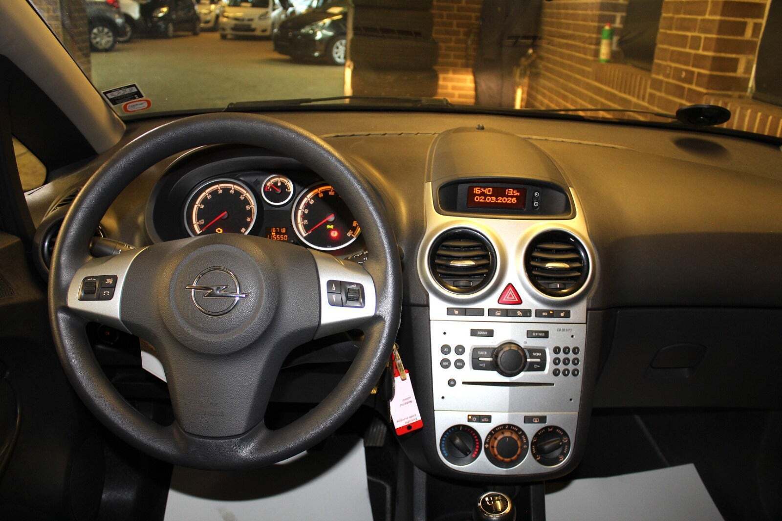 Sølv Opel Corsa fra 2014