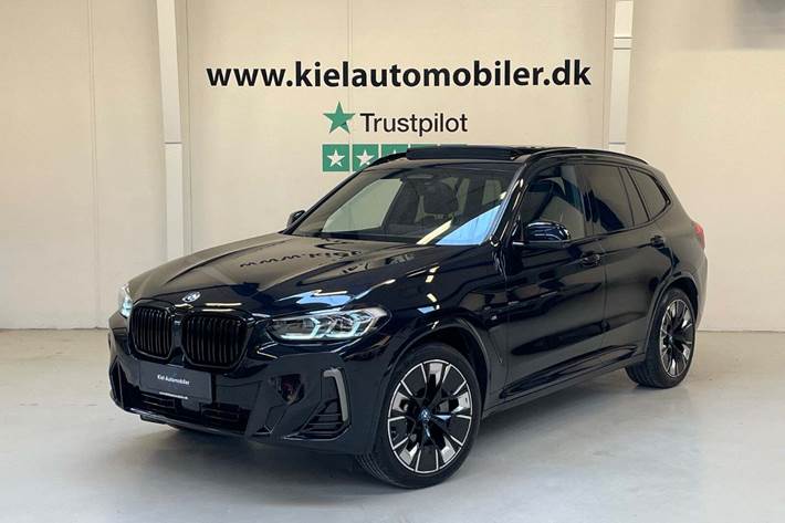 Sort BMW iX3 fra 2023 set udefra