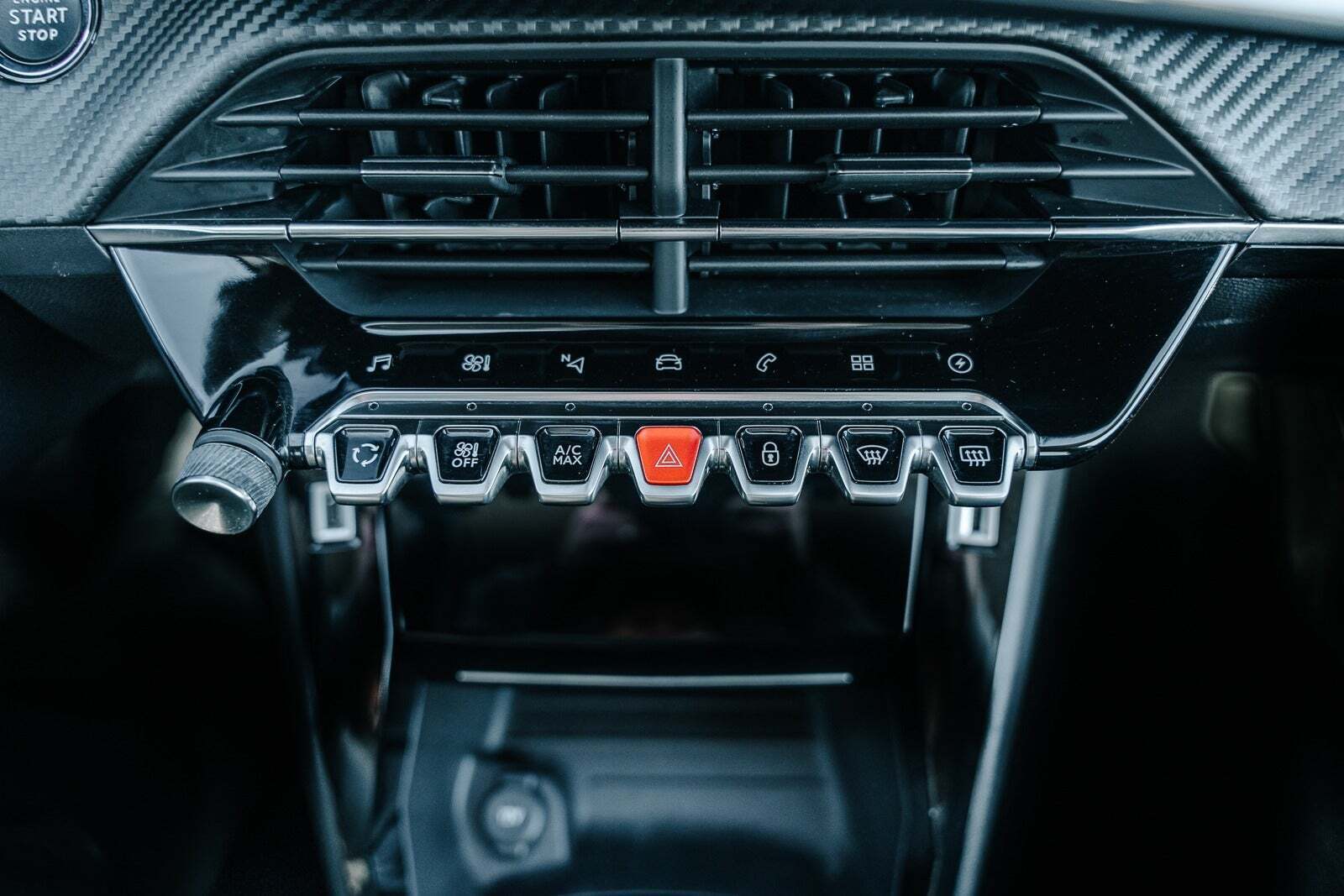 Grå Peugeot e-208 fra 2021