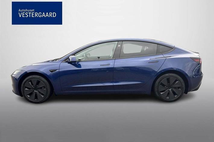 Blå Tesla Model 3 fra 2024