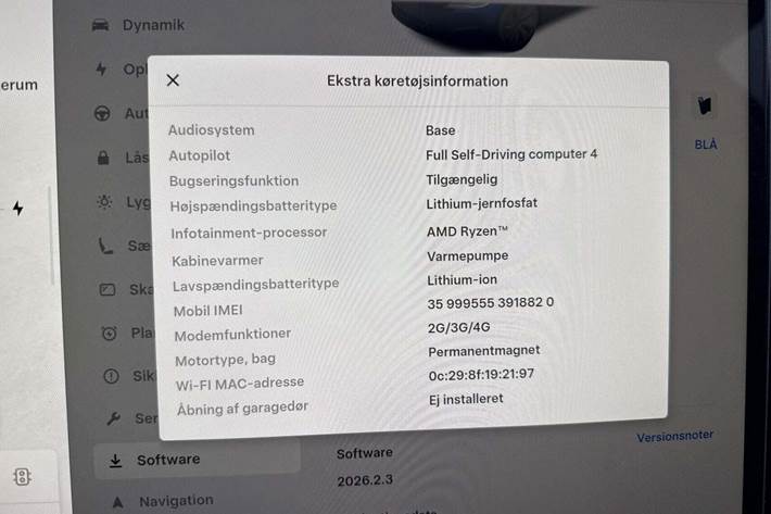 Blå Tesla Model 3 fra 2024