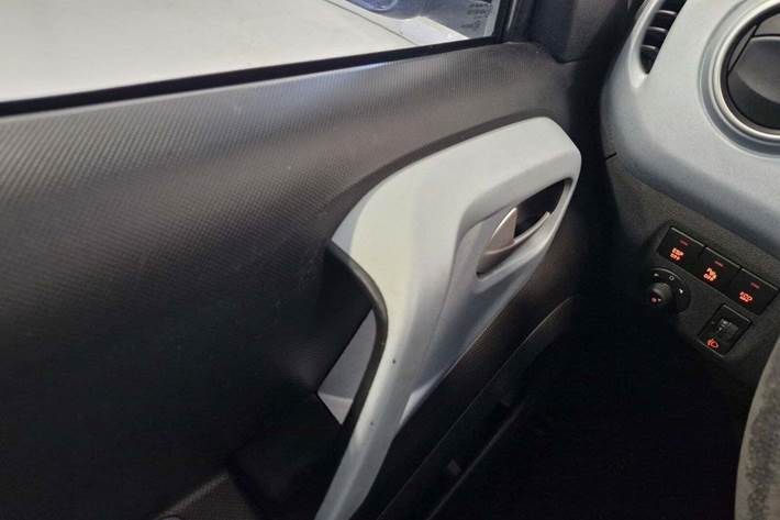 Blå Citroën Berlingo fra 2012