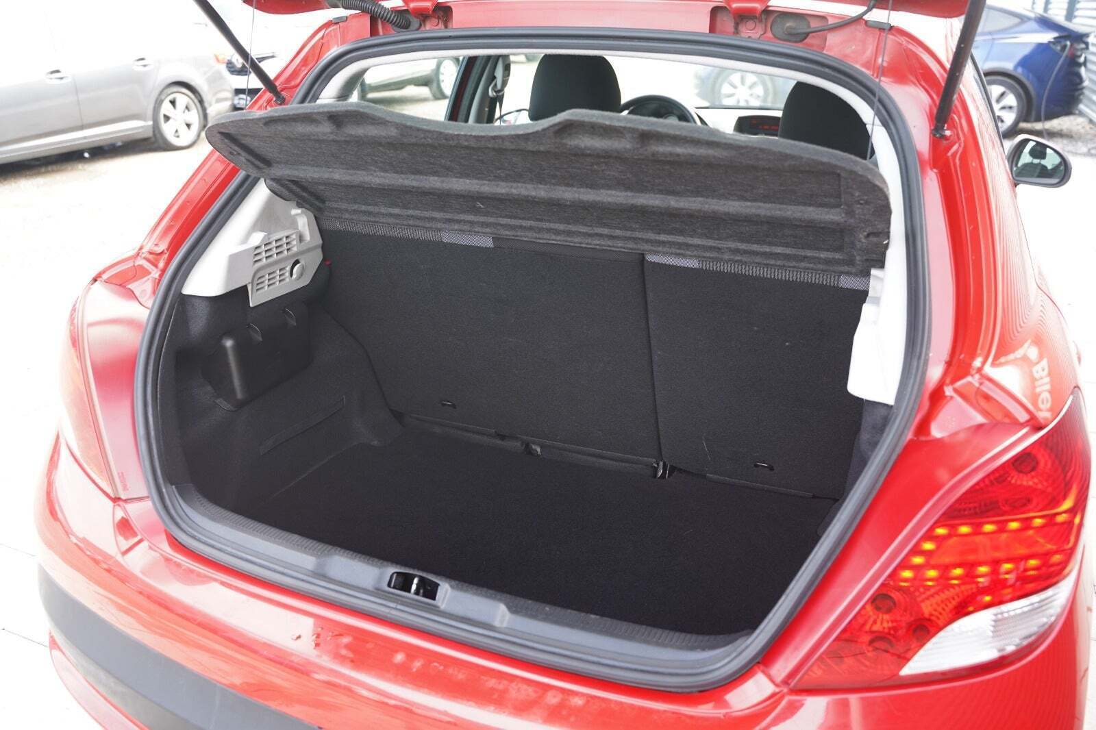 Rød Peugeot 207 fra 2010