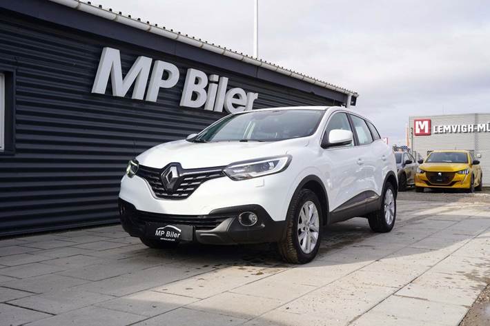 Hvid Renault Kadjar fra 2017 set udefra
