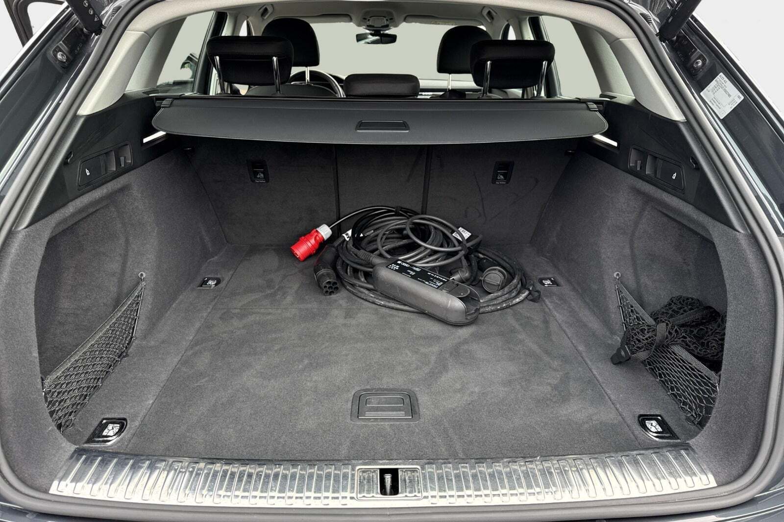 Grå Audi Q8 e-tron fra 2024