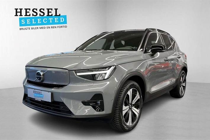 Grå Volvo XC40 fra 2022 set udefra