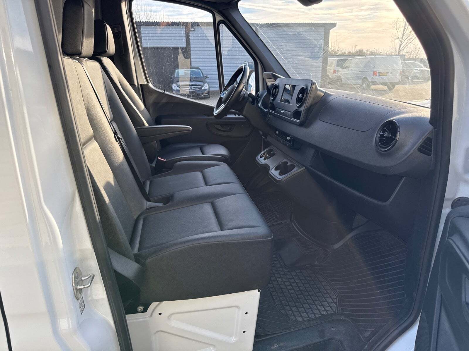 Hvid Mercedes Sprinter 317 fra 2023