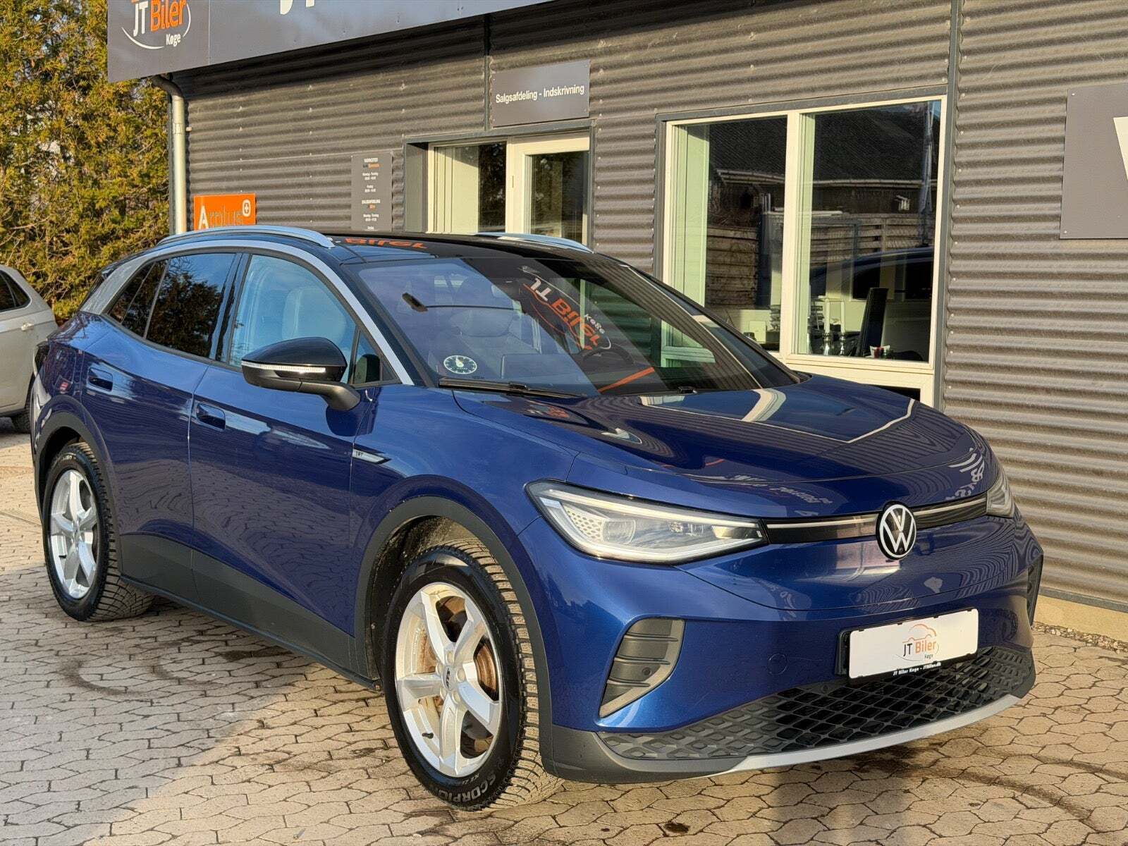 Blå VW ID.4 fra 2021 set udefra