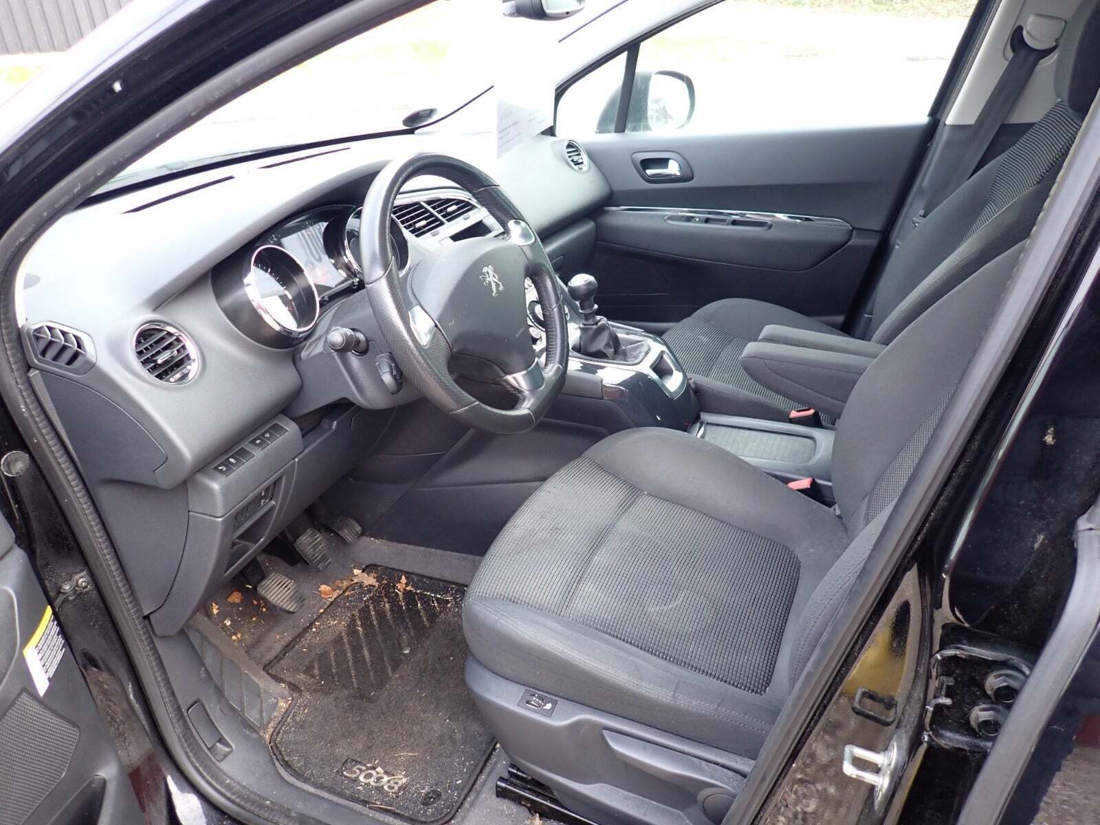 Peugeot 5008 1,2 e-THP 130 Allure 7prs