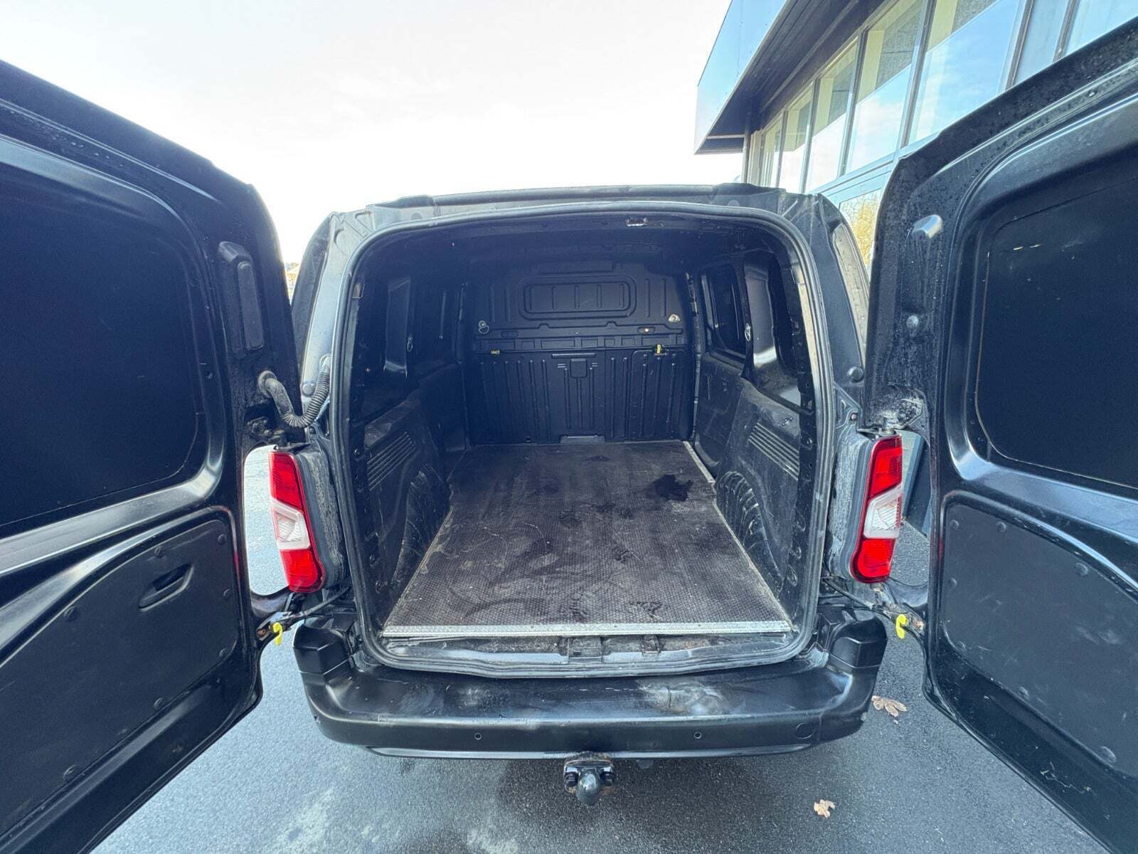 Sort Peugeot Partner fra 2019