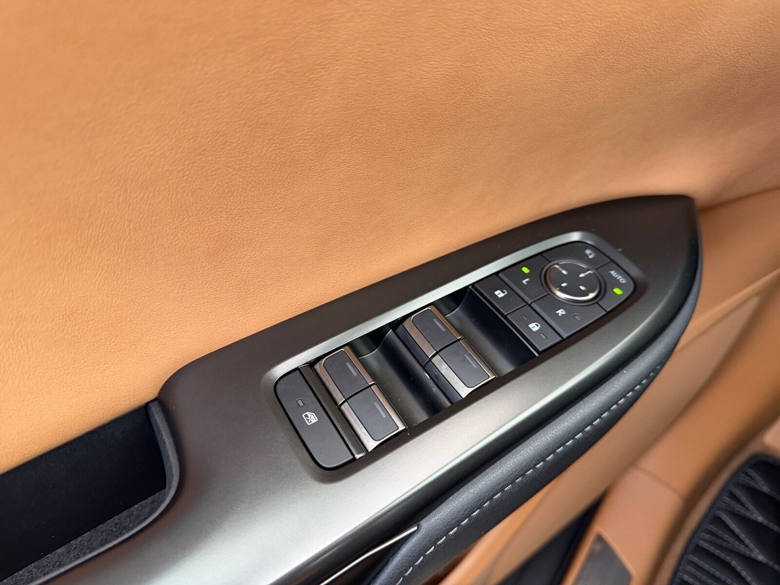 Grå Lexus RZ fra 2025