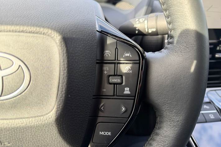 Blå Toyota BZ4X fra 2025