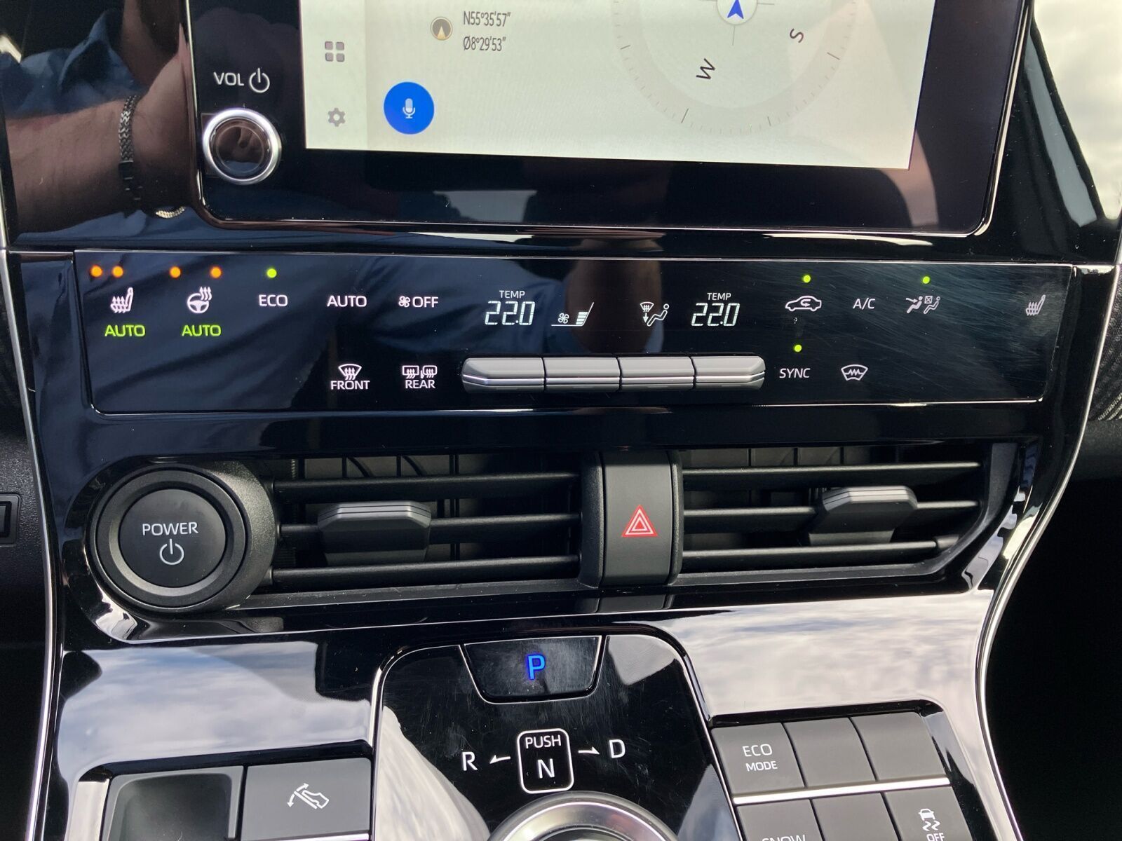 Sølv Toyota BZ4X fra 2025