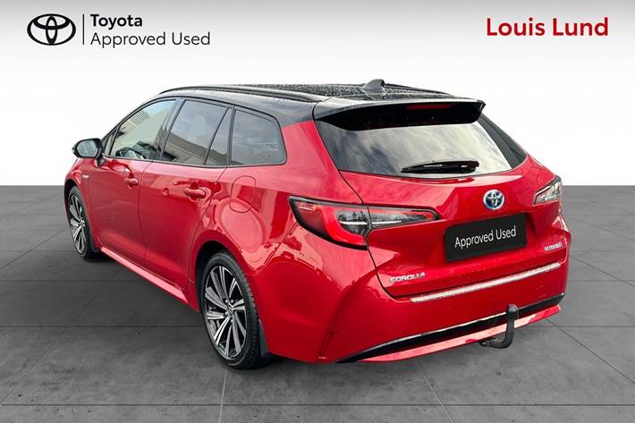 Rød Toyota Corolla fra 2021