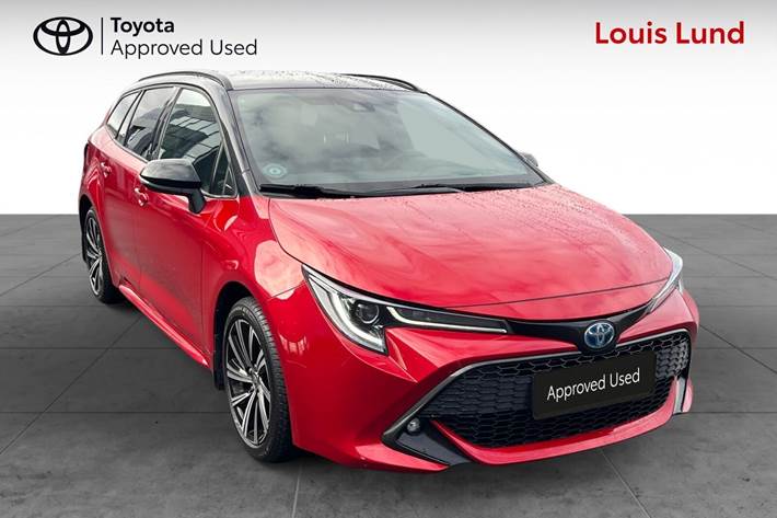 Rød Toyota Corolla fra 2021