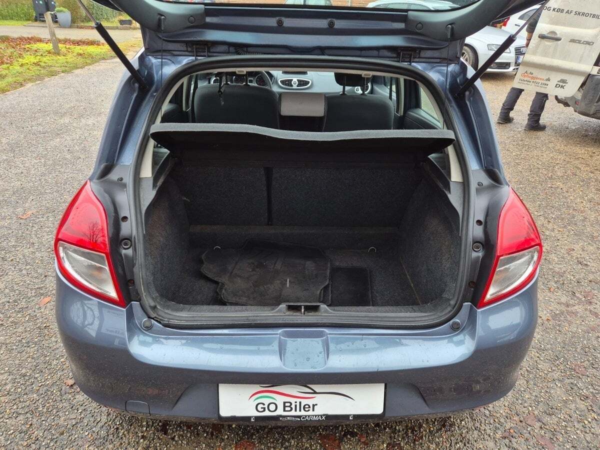 Grøn Renault Clio III fra 2011