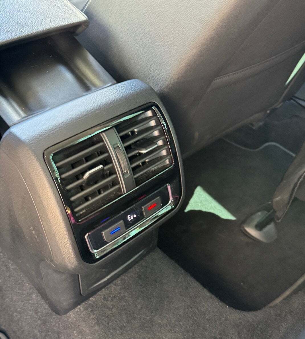 Sort VW Passat fra 2020