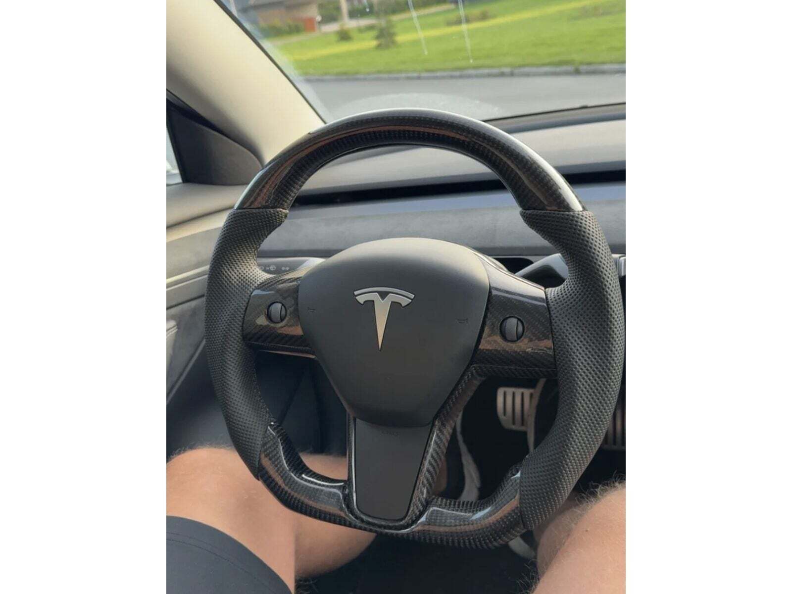 Hvid Tesla Model 3 fra 2022