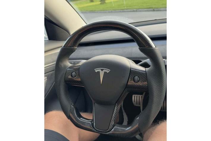 Hvid Tesla Model 3 fra 2022