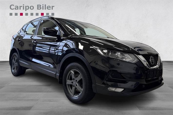 Sort Nissan Qashqai fra 2020 set udefra