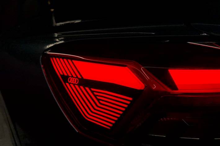 Blå Audi Q4 e-tron fra 2024