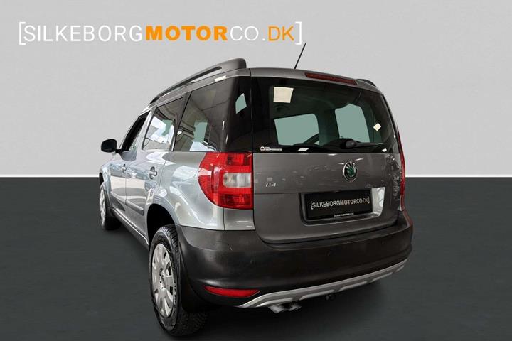 Blå Skoda Yeti fra 2012 set udefra