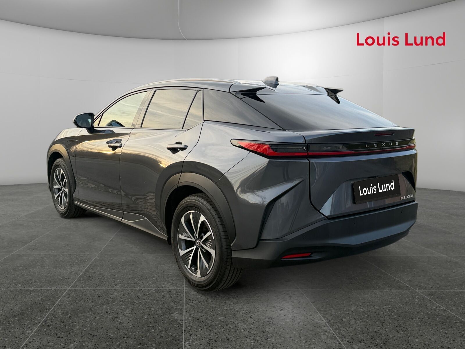 Grå Lexus RZ fra 2025