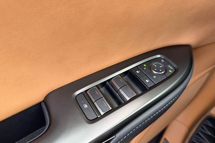 Grå Lexus RZ fra 2025