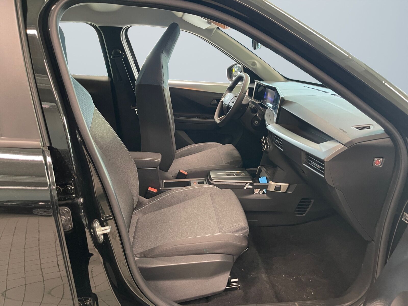 Sort Opel Frontera fra 2025