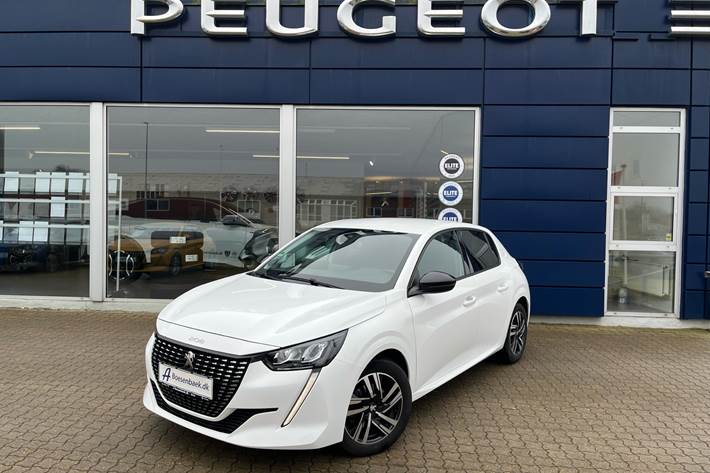 Hvid Peugeot 208 fra 2023 set udefra