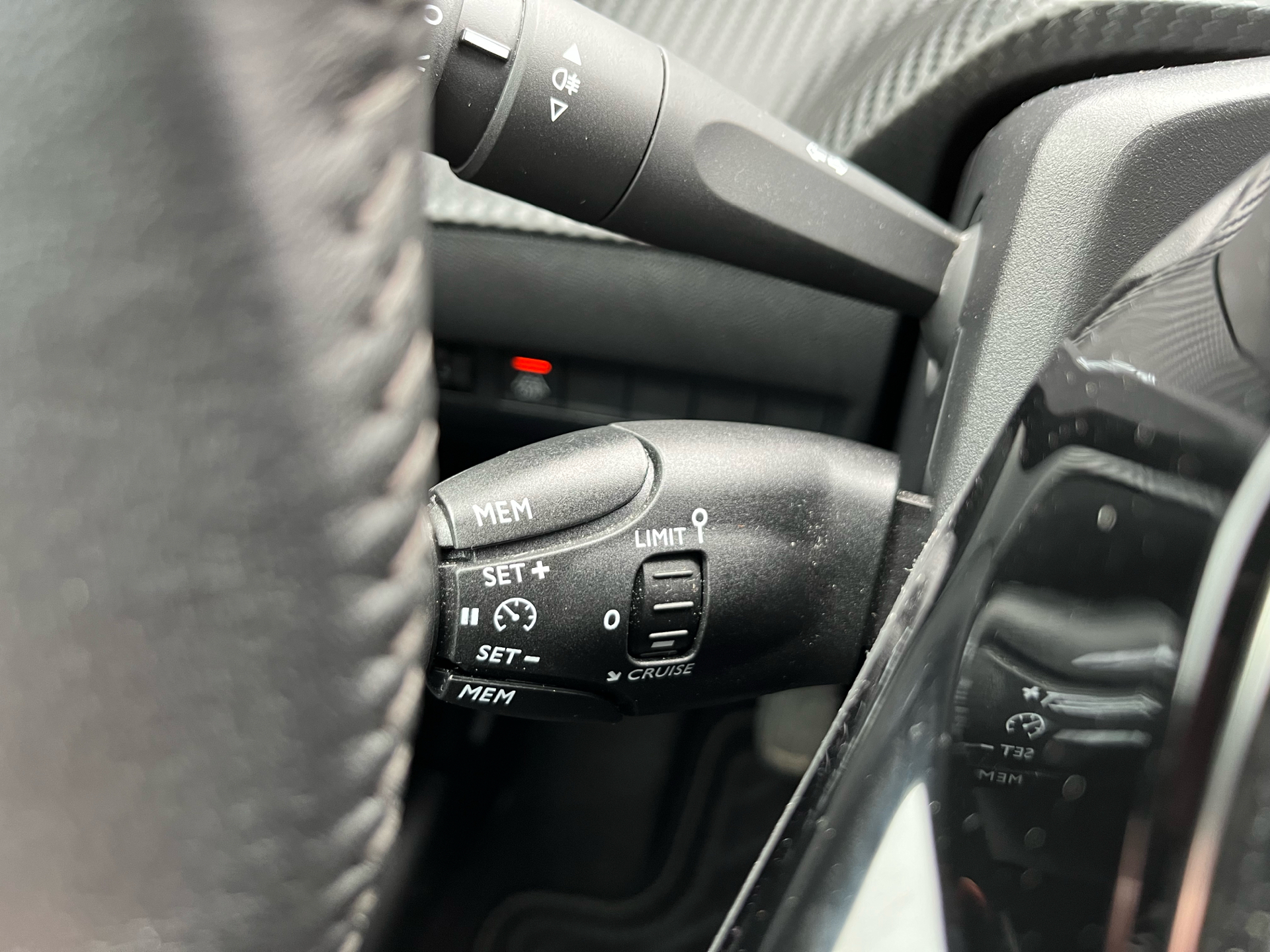 Hvid Peugeot 208 fra 2023