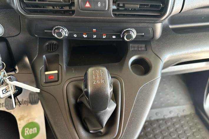 Hvid Peugeot Partner fra 2021