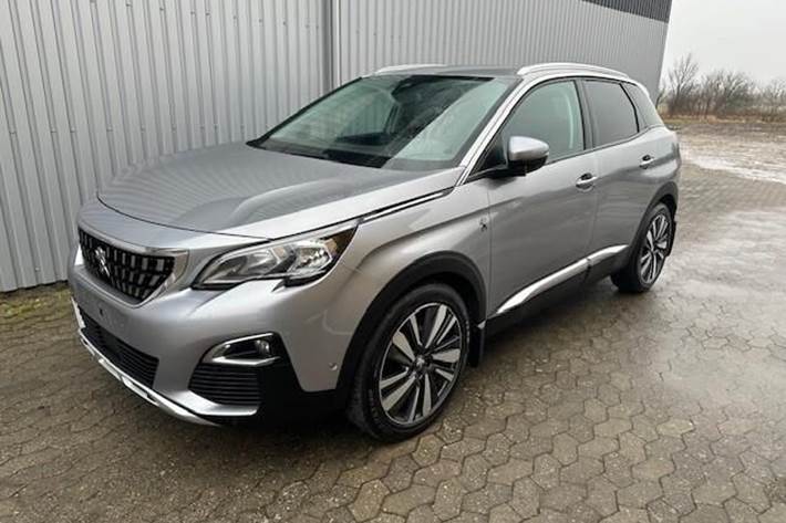 Grå Peugeot 3008 fra 2018 set udefra