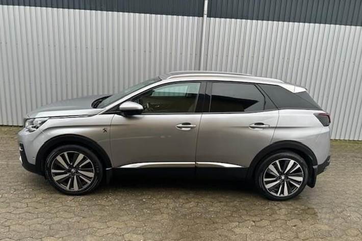 Grå Peugeot 3008 fra 2018