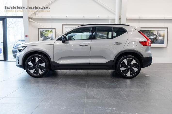 Grå Volvo XC40 fra 2023