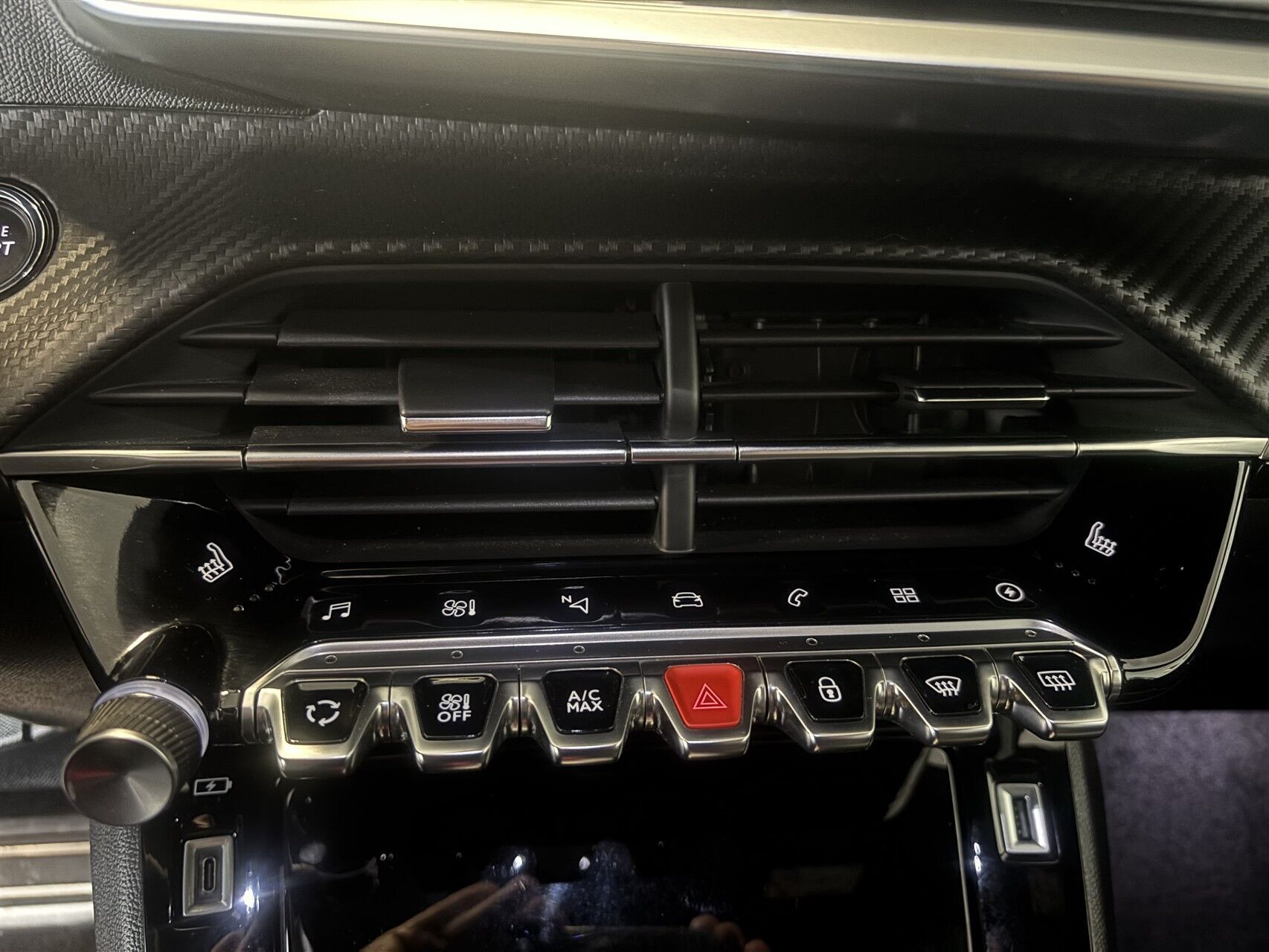 Hvid Peugeot e-2008 fra 2022