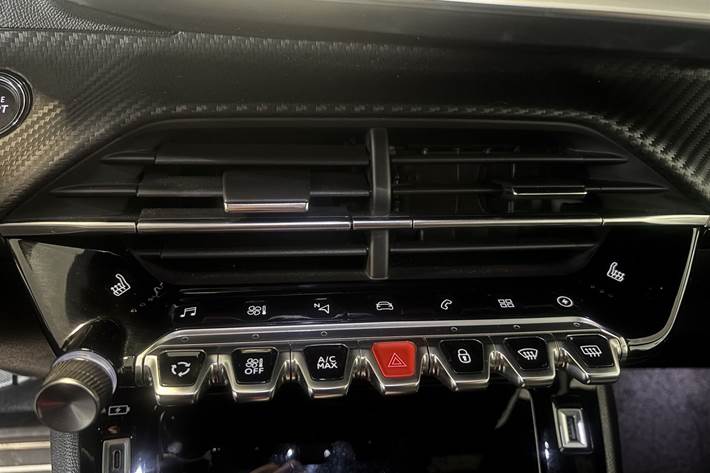 Hvid Peugeot e-2008 fra 2022