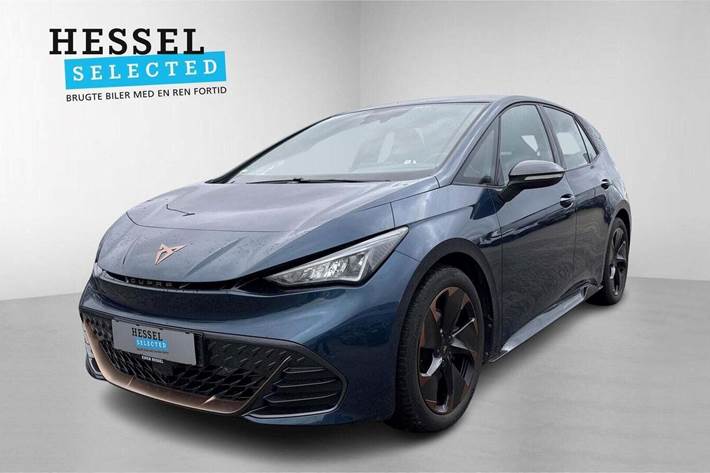 Blå Cupra Born fra 2022 set udefra