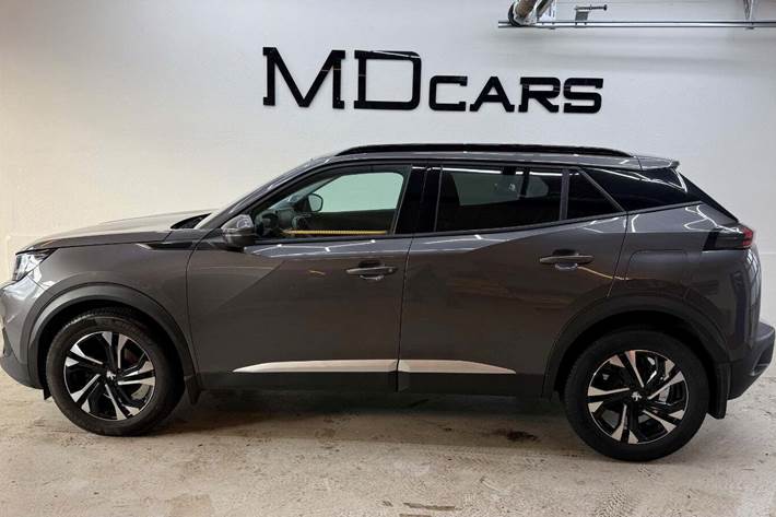 Grå Peugeot 2008 fra 2021