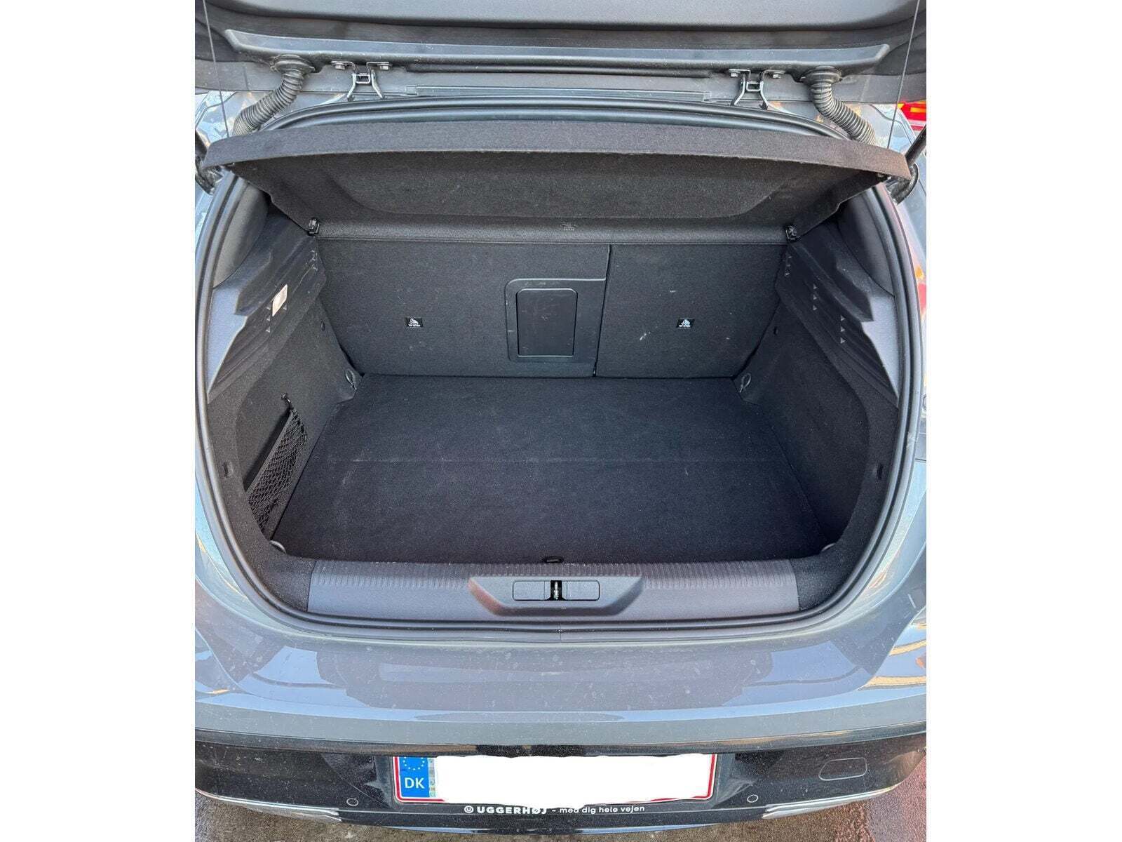 Grå Peugeot E-308 fra 2024