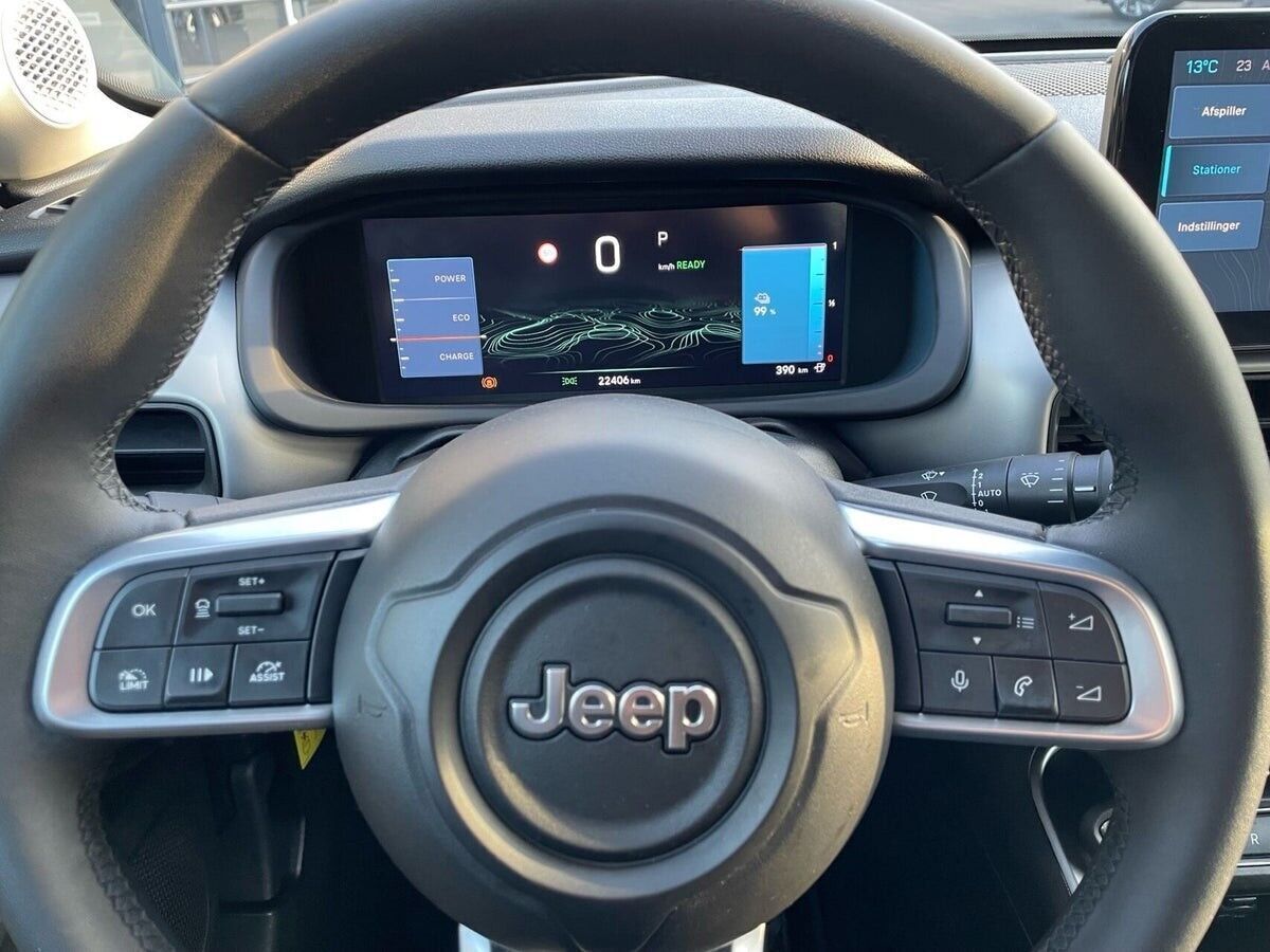 Blå Jeep Avenger fra 2024