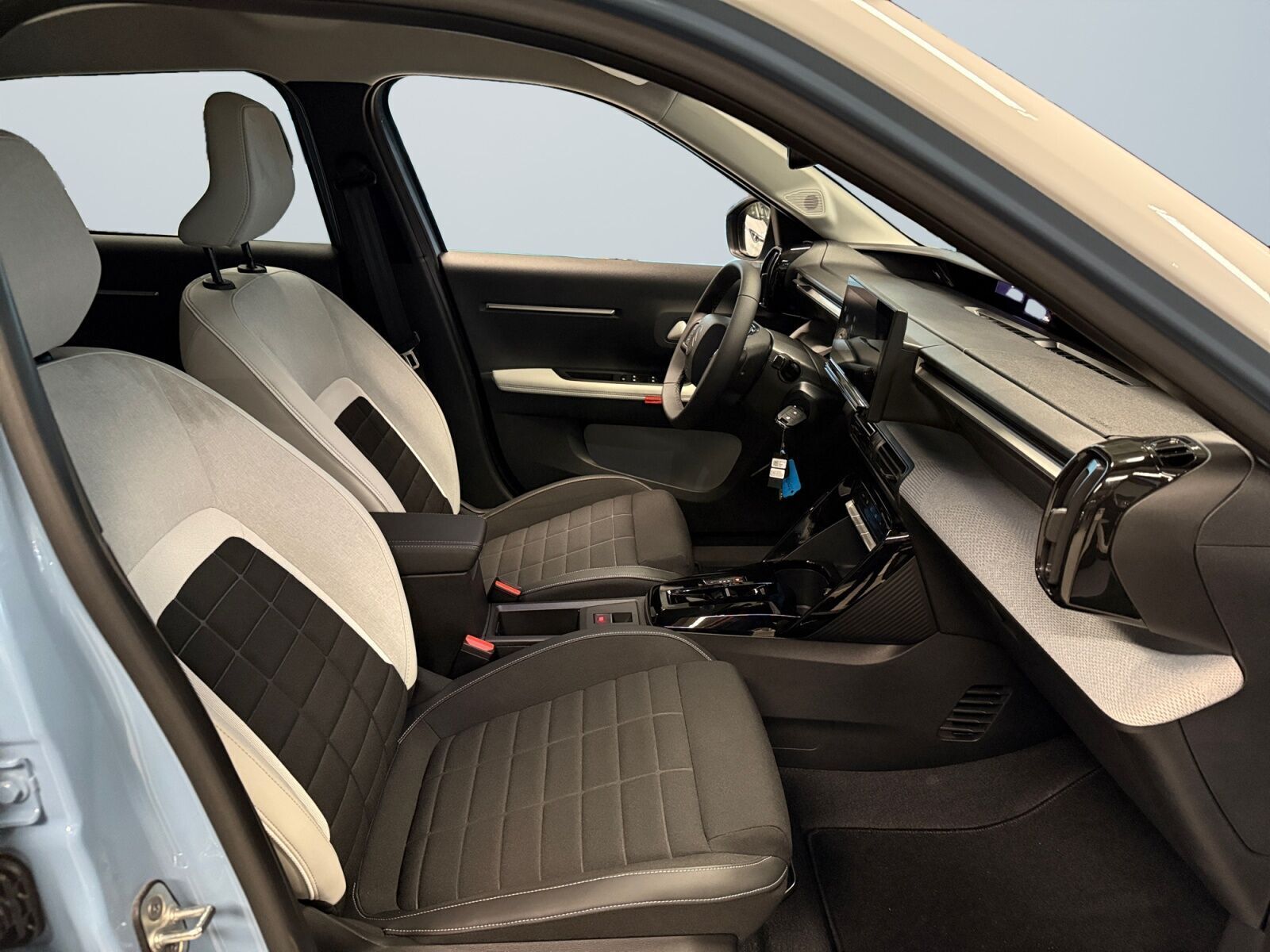 Blå Citroën ë-C3 fra 2024 set indefra